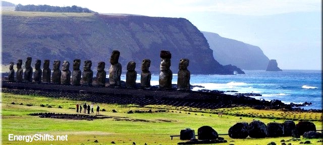 Tongariki-Rapa-Nui-Easter-Island-People-and-Statues